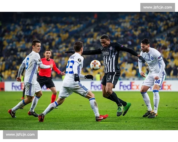 皇马迎战拉科的西甲焦点对决谁能掌控比赛走势解析与胜负悬念前瞻