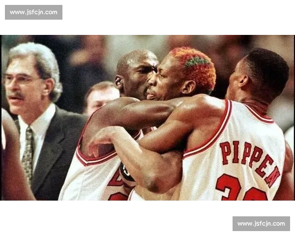 篮球历史上最具话题性的篮板狂人与禁区巨兽对决罗德曼对奥尼尔